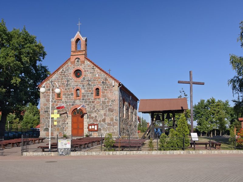 Neoromański kościół w Rowach